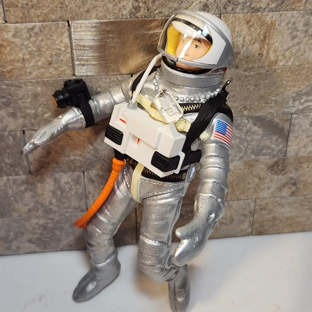 Hallmark Keepsake 2000 G.I Joe Action Pilot Astronaut Space Suit Ornament QX6734